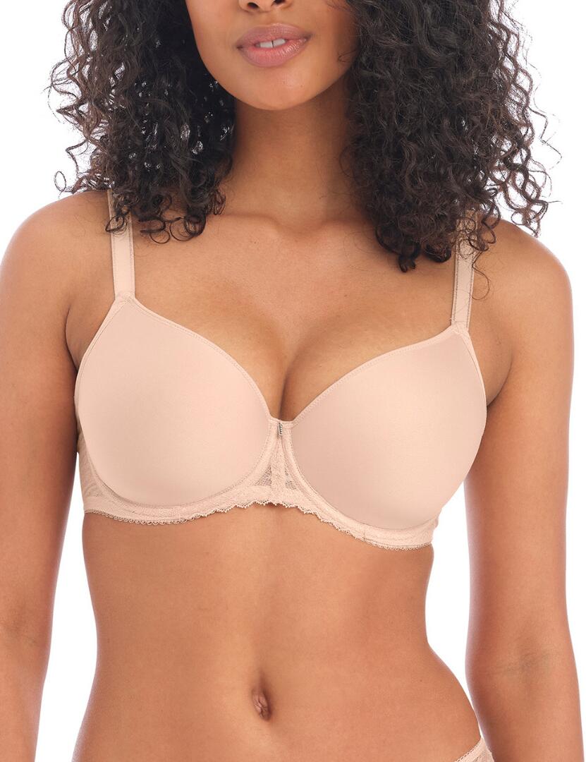 Smooth moulded bra with seam-free wings